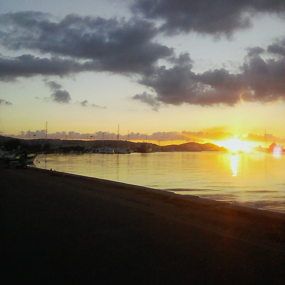 @Antdef22 @Dedalus12470353 Bellissima!
Qui era #Olbia all'alba appena usciti dal traghetto!