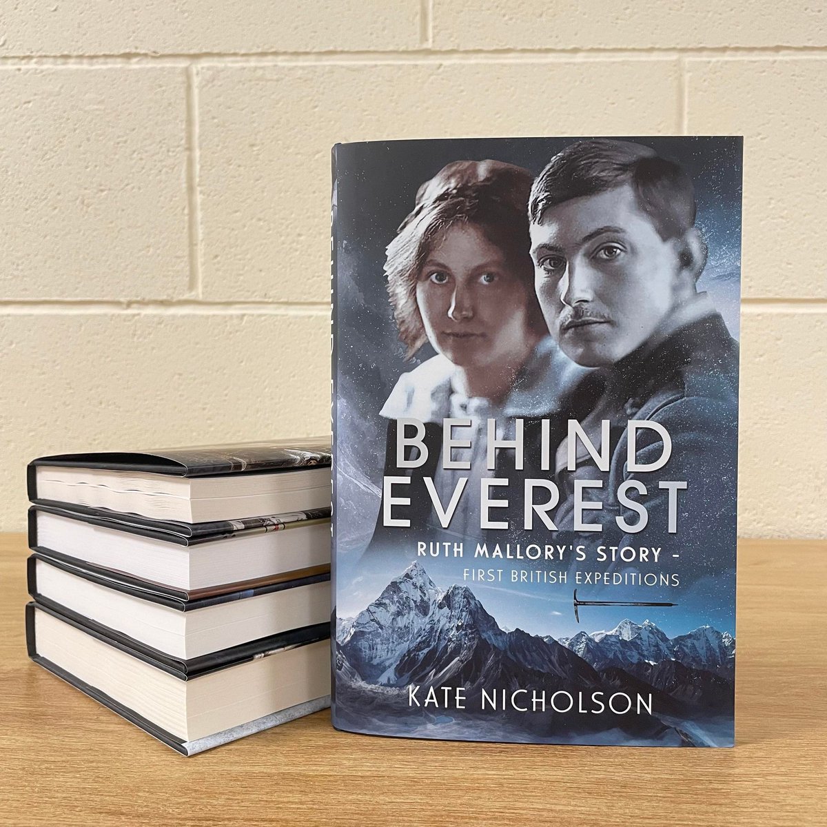 #NewBook 📖 - Behind Everest In Behind Everest, the author embarks on a captivating exploration that intertwines the remarkable life of Ruth Mallory, wife of legendary Everest climber George Mallory, with her own parallel journey a century later 🗻 🛒 buff.ly/4buxwXq