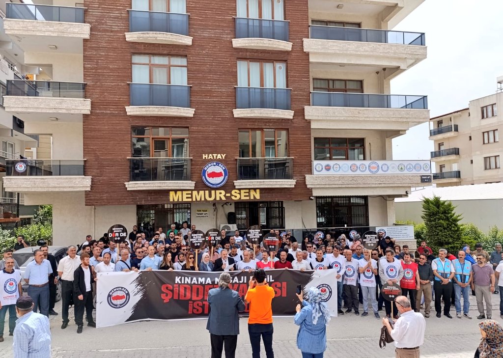 Öğretmen ölürse geçmiş ölür, gelecek ölür,sevgi ölür,kardeşlik ölür.
#TBMMÖğretmenleriDuy