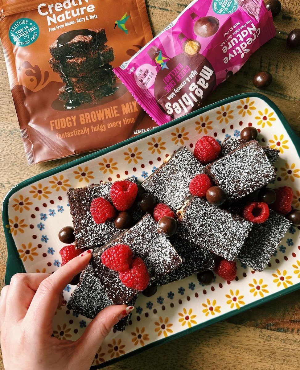 We had to share these delicious brownies made by @emma__eats using our Brownie Mix and HazelNOT Magibles. Whenever in doubt about what topping to choose for your Brownies, Magibles is always a good idea. You can now find them in @coop stores around the UK. #allergies