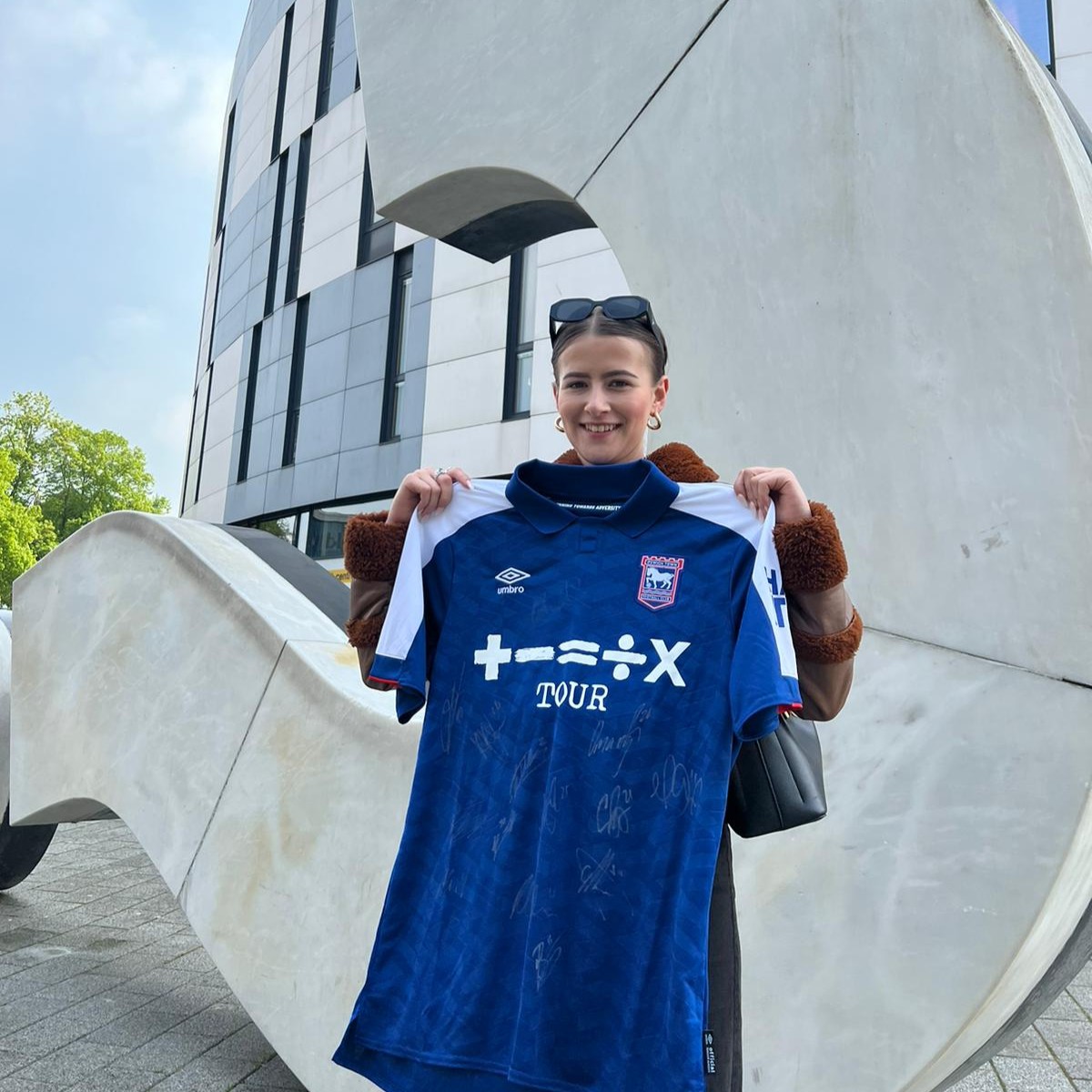 To celebrate a historic season for @IpswichTown, we're giving away a SIGNED 23/24 shirt 🤩⚽ For your chance to win: ➡️ Share a pic of you supporting Ipswich this season ➡️ Use #BlueArmy and tag us (@UniOfSuffolk) T&Cs: bit.ly/3UQEBMp @TWTDuk @IpswichTownFans