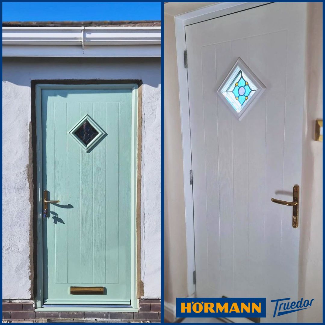 This lovely door is in the style TR1L with Dorchester glazing 🤍

Stunning from the inside as well as the outside! ⭐

Installed by Cambrian Doors.

Visit our door designer here: buff.ly/3FtKs1C 

#HörmannTruedor #compositefrontdoors #manufacturedintheuk #frontdoor #home