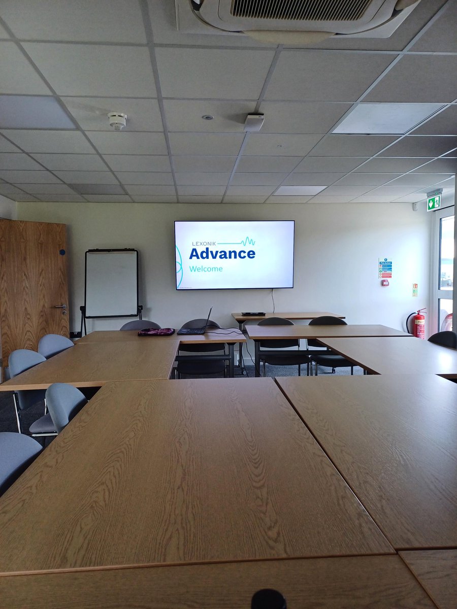Our incredible regional trainer Claire was at @FoxfordSchool in Coventry recently🌟 Delivering Lexonik Advance to the amazing staff there📚 We at Lexonik are dedicated to shaping brighter futures❤️ Find out more about Lexonik Advance➡️ lexonik.co.uk/literacy-inter…