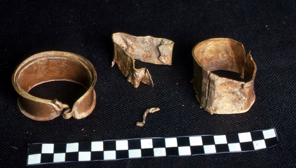 ✨ Some more nostalgia today, this time in the form of #FindsFriday - PRN 1 - that's right, number one! A Hoard of Bronze Age gold jewellery found during the excavation of a sewer trench in 1976. The finds were declared Treasure Trove, and now live in Amgueddfa Cymru, Cardiff.