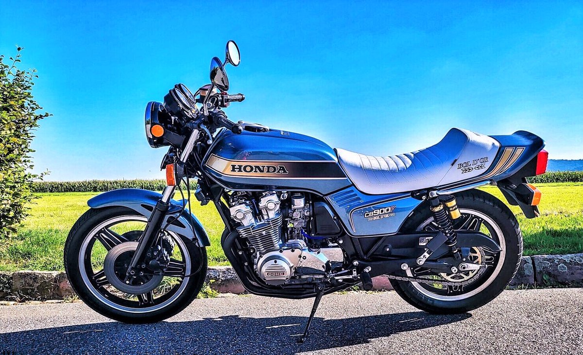 Honda CB900F BOL D'OR. I remember going to the BMF Rally on one of these. What's your memories of this cracker? Or was it a cracker for you?
#classicbike #classicbikeshow #classicbikers #classicmotorbike #classicmotorcycles #classicmotorcycleshows #classicmotorcycleclub