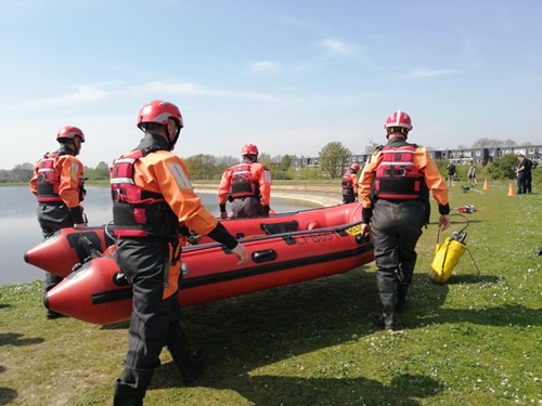 Firefighters rescued two children from the River Colne in West Drayton on Wednesday. Our safety tips: ⚠️Don’t go into the water if someone is in trouble ⚠️Never drink alcohol and then go for a swim ⚠️Avoid walking near water on your own or late at night orlo.uk/26w6j