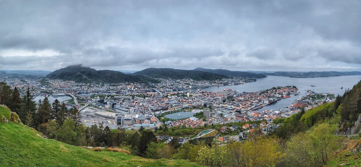 This morning over looking Bergen taken with my phone #ThePhotoHour #dailyphoto #PintoFotografia #photography #fotorshot #Viaastockaday #art #photooftheday #photographer  #portraitphotography