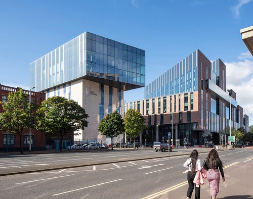 Ulster University by @FCBStudios and @design_mcadam moves its campus to Belfast city centre, bringing the people and energy that urban centres crave, to win 2024 RSUA Award Building of the Year: ow.ly/P4zt50RA7IT
