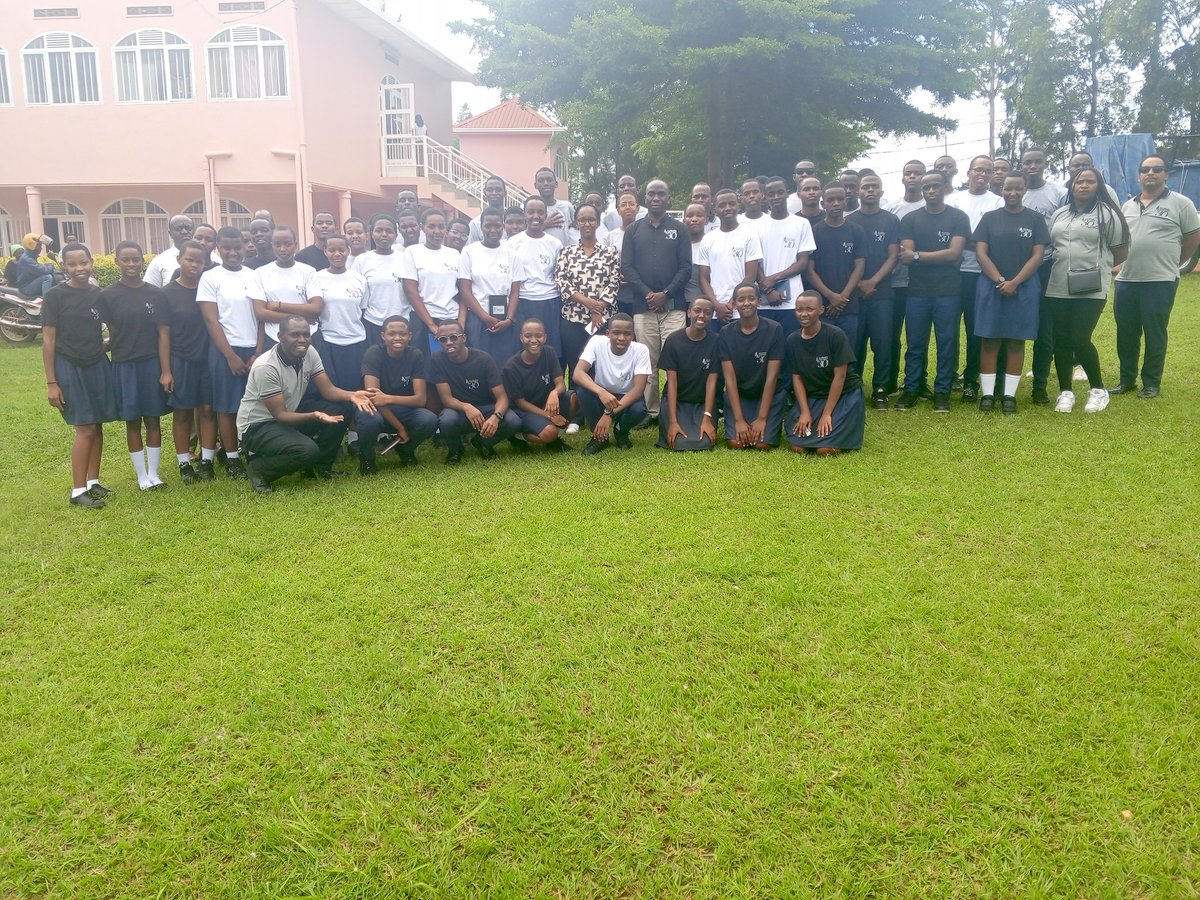 Today, Students and Staff from @RwCodingAcademy visited @NyanzaMemorial and paid tribute to the Victims of the 1994 genocide Perpetrated against Tutsi.@Unity_MemoryRw @CityofKigali @NyabihuDistrict @KicukiroDistr , they were taught to fight against Genocide ideology