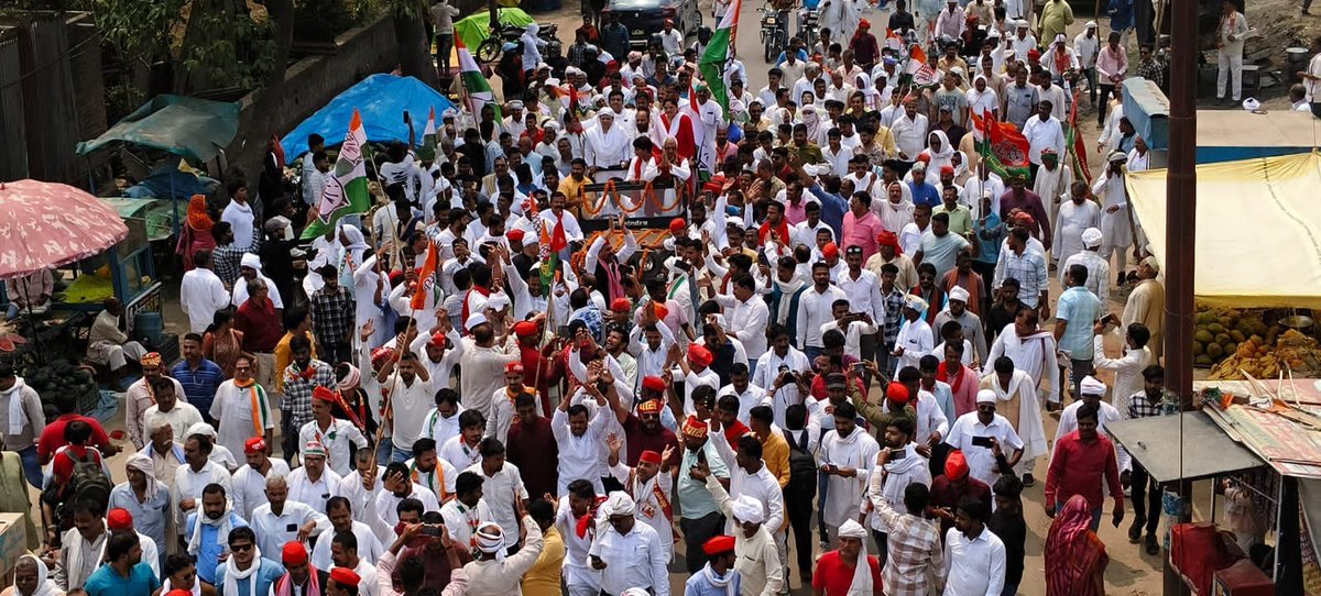 धन्यवाद देवरिया। 
इस अथाह प्रेम और स्नेह के लिये। 

आज मेरे नामांकन के समय के कुछ यादगार  पल।