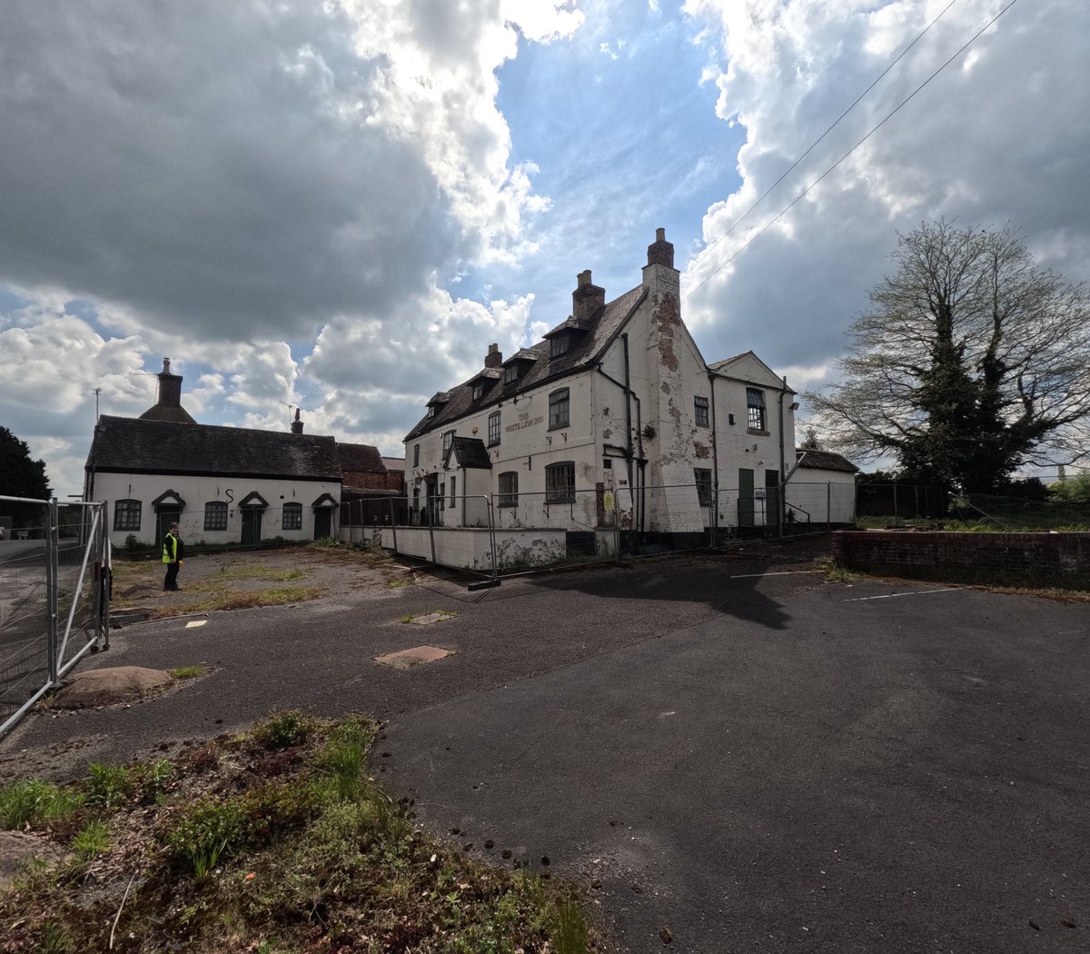 Thanks to all helping Save the White Lion Pailton, to restore it into a community hub. Follow our journey. @HeritageFundM_E @FocusLLP @ArchHFund @Plunkett_UK @PurpleMastodon @CAMRA_Official @greenwoods__ _ @BFFarchitects 
#communityhub
#communityshop
#communitypub
#renovate