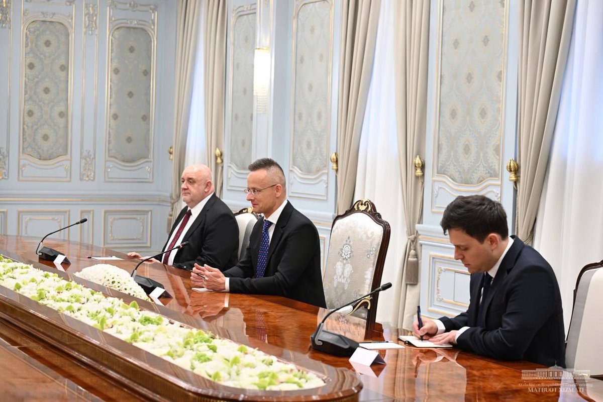 Shavkat Mirziyoyev met with the #Hungarian🇭🇺 Minister of Foreign Affairs and Trade, Péter Szijjártó, who visited our country to participate in the events of the joint Intergovernmental Commission. Issues of promoting cooperation projects in the fields of industry,…