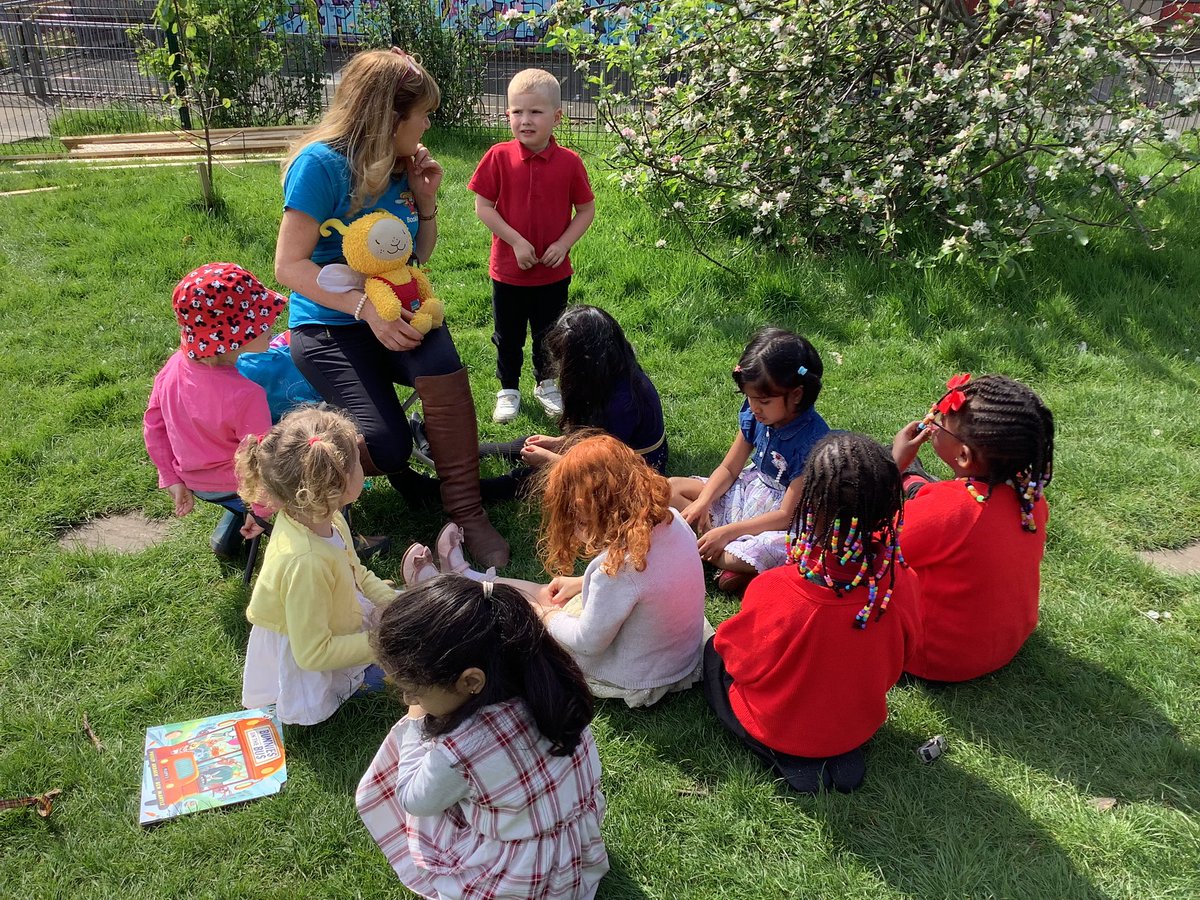 Bookbug in the garden on a sunny day. #outdoorplay #earlyliteracy #earlyyears #bookbug @Bookbug_SBT