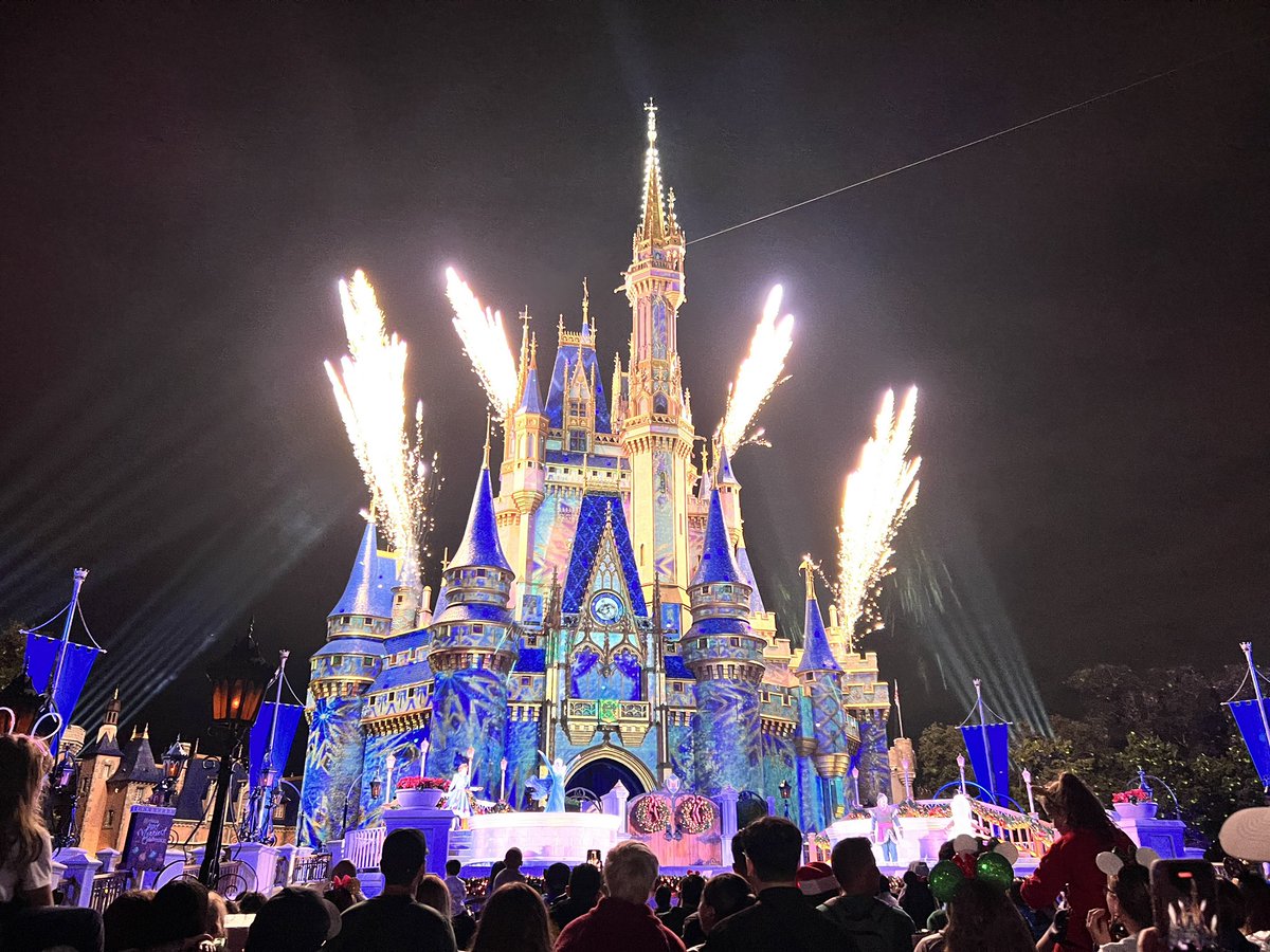 SusieRae28's tweet photo. @DisneyOnParade https://t.co/1GbgqktgLL
