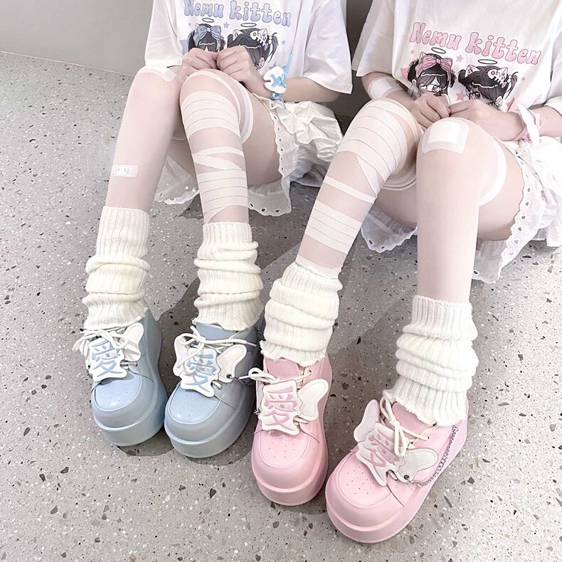 1girl solo shoes socks white socks sneakers plate  illustration images