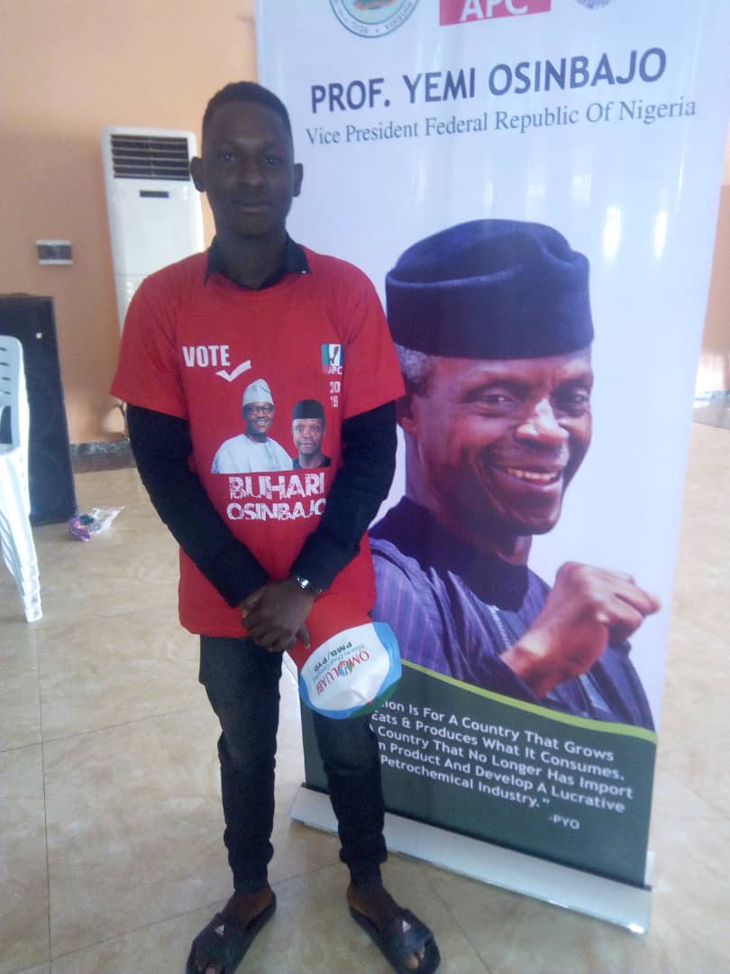 Ogbeni__Skrtel's tweet photo. 2019 For Buhari &amp; Osinbajo😮‍💨😀🤕 https://t.co/6AdATytgnh