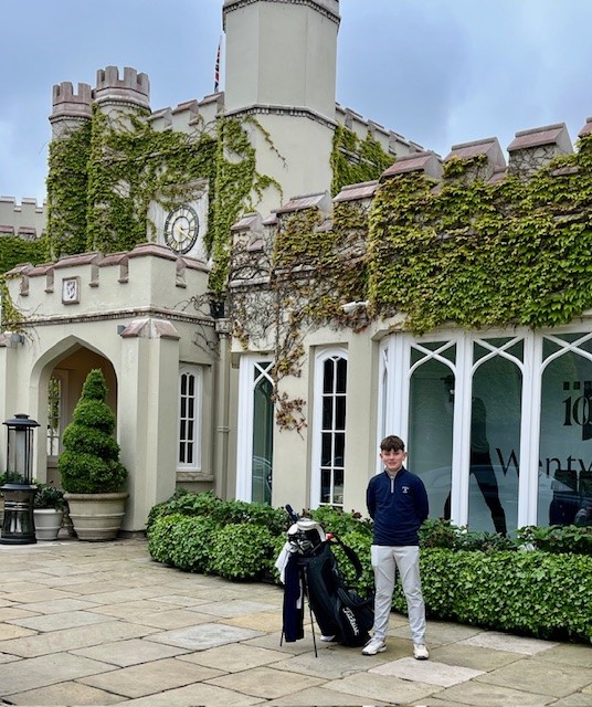 Well done to Harry (8C) who has secured a golf scholarship at Wentworth Golf Club following an interview and an assessment earlier on in the year!⛳️👏👏