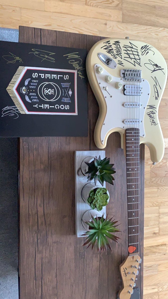Ren_Biley's tweet photo. Vinyl isn’t for sale but looking to sell this guitar signed by 4/5 of @whileshesleeps if anyone’s interested? https://t.co/MojP3wIKtB