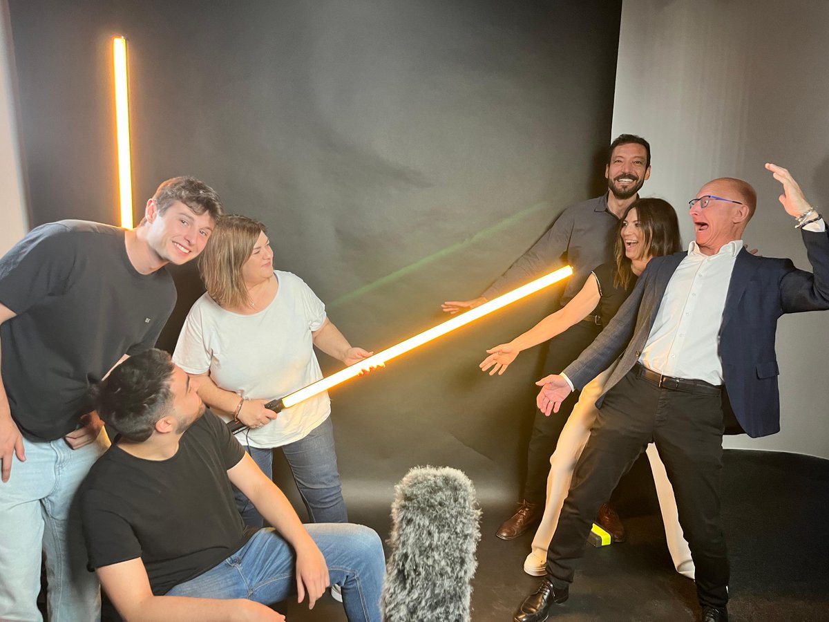 Hace poco tiempo, en un plató muy, muy cercano.
Cocinando cosicas para <a href="/target_bs/">target bs</a> 
#viernesquemolan