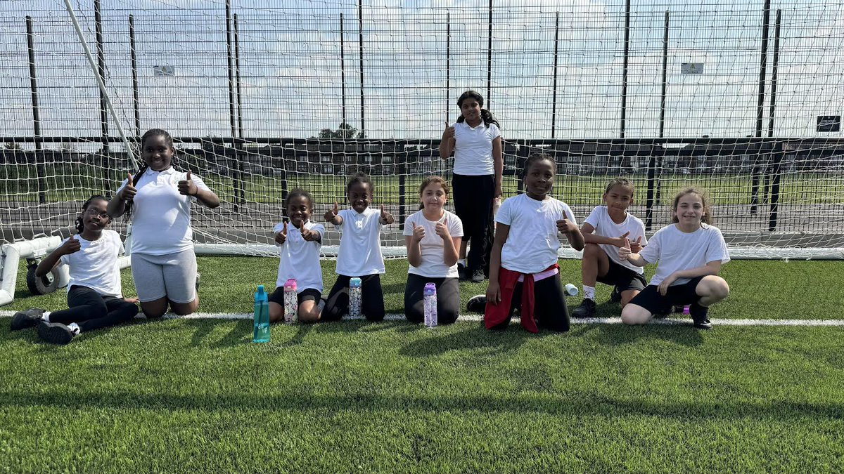 Our Y4 girls attended the BDSFA/Essex FA Wildcats Festival at a sunny Bobby Moore Centre. The girls played extremely well and were fantastic throughout. Well done girls. @BDSFA1
