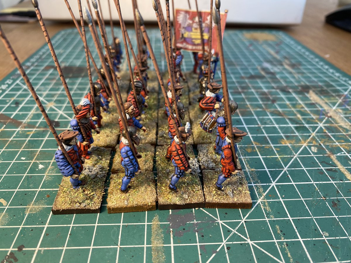 One unit of 28 Altdorf pikemen finished for my Warhammer 3rd edition Empire army. I’m really happy with how these turned out & my 14 year old self is very jealous 🤣 

#oldhammer #WarhammerCommunity