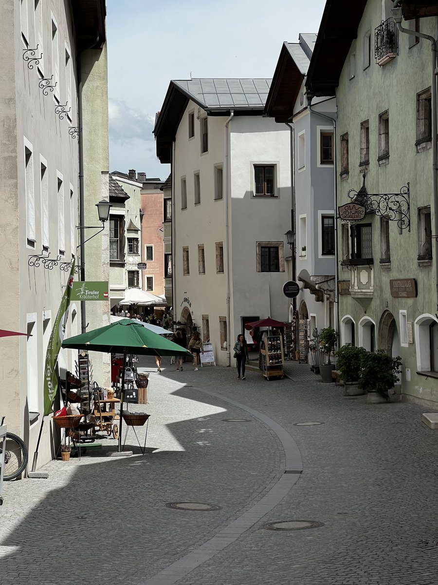 Rattenberg on Itävallan pienin kaupunki. Sijaitsee Inn-joen varrella. Asukkaita 400. Tunnetaan kristalli-kaupunkina. #visittirol