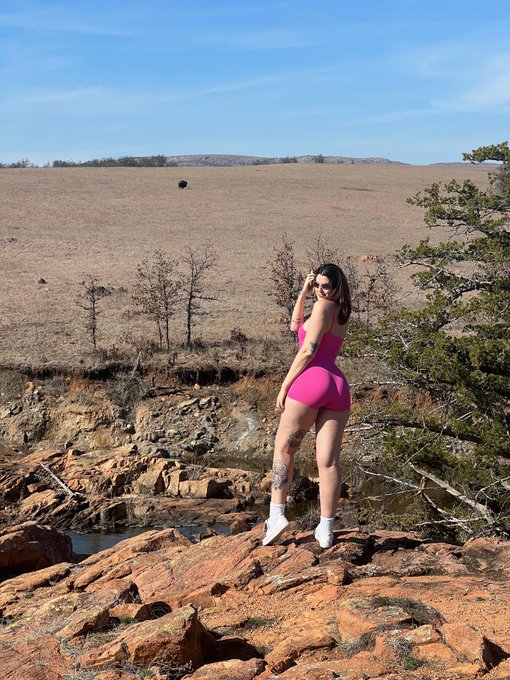 Would you come hiking with me?🤪 https://t.co/ainbkUrW9r
