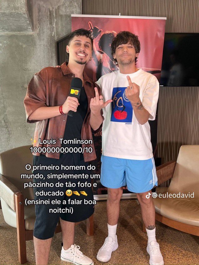 Leonardo David posted this photo of him with Louis from their interview in Brazil. “The first man in the world, so pookie and polite. 🥹🤏🤏” 📸 euleodavid