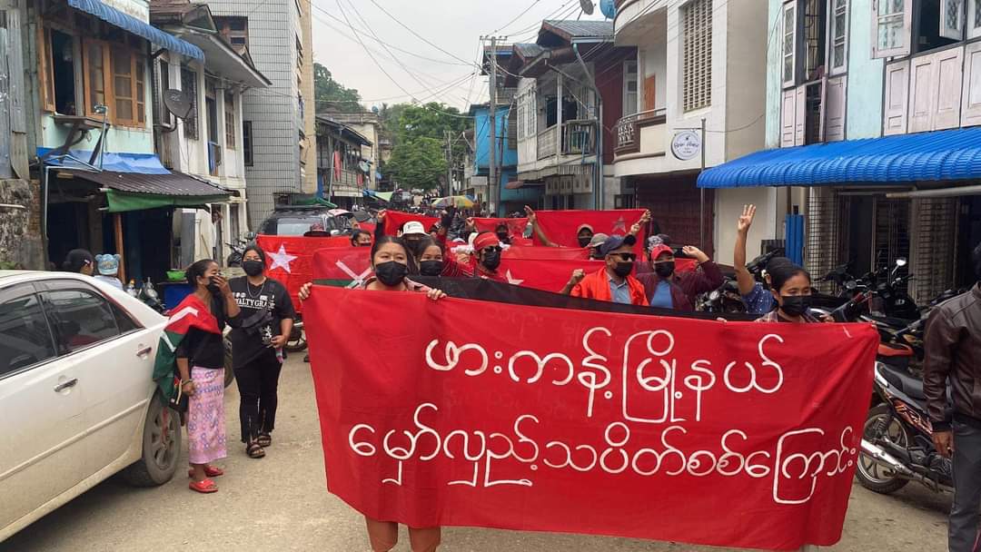 Today in Hpakant Tsp, Kachin State, the Hpakant Miners staged an anti-military dictatorship protest,showing support for KIA,PDF,& NUG. Their banners boldly declared,'Let's struggle together. How will the power-hungry handle our resistance?'
#2024May10Coup
#WhatsHappeningInMyanmar