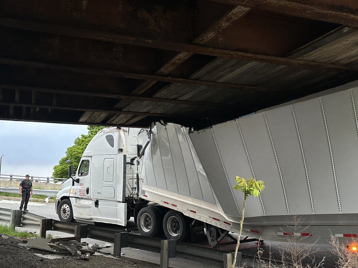Update to the truck vs bridge crash on Bowker Overpass at Storrow Drive Westbound. @MassDOT bridge inspectors are now here, as is a large tow truck-wrecker. This will be a prolonged cleanup. 📸@pictureboston