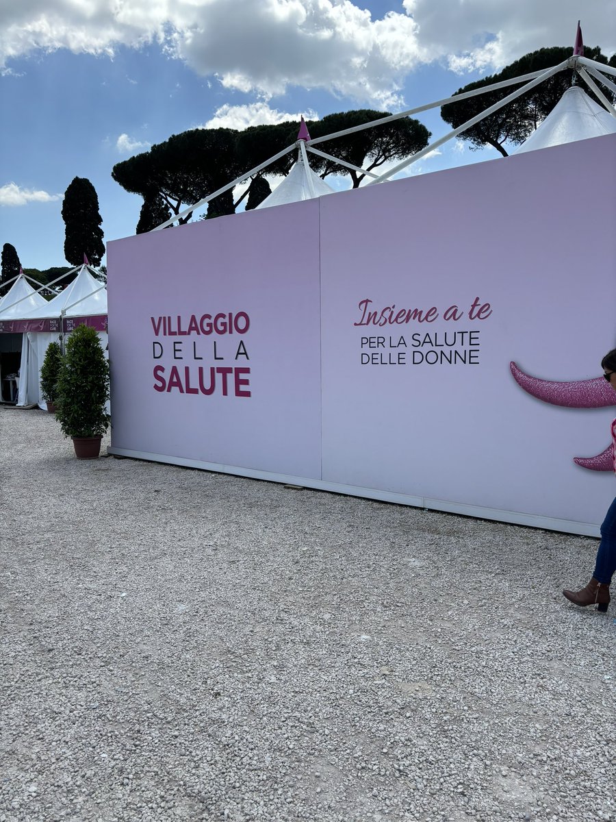 Tante le donne che desiderano fare prevenzione al Villaggio della Salute della #raceforthecure grazie a @komenitalia !