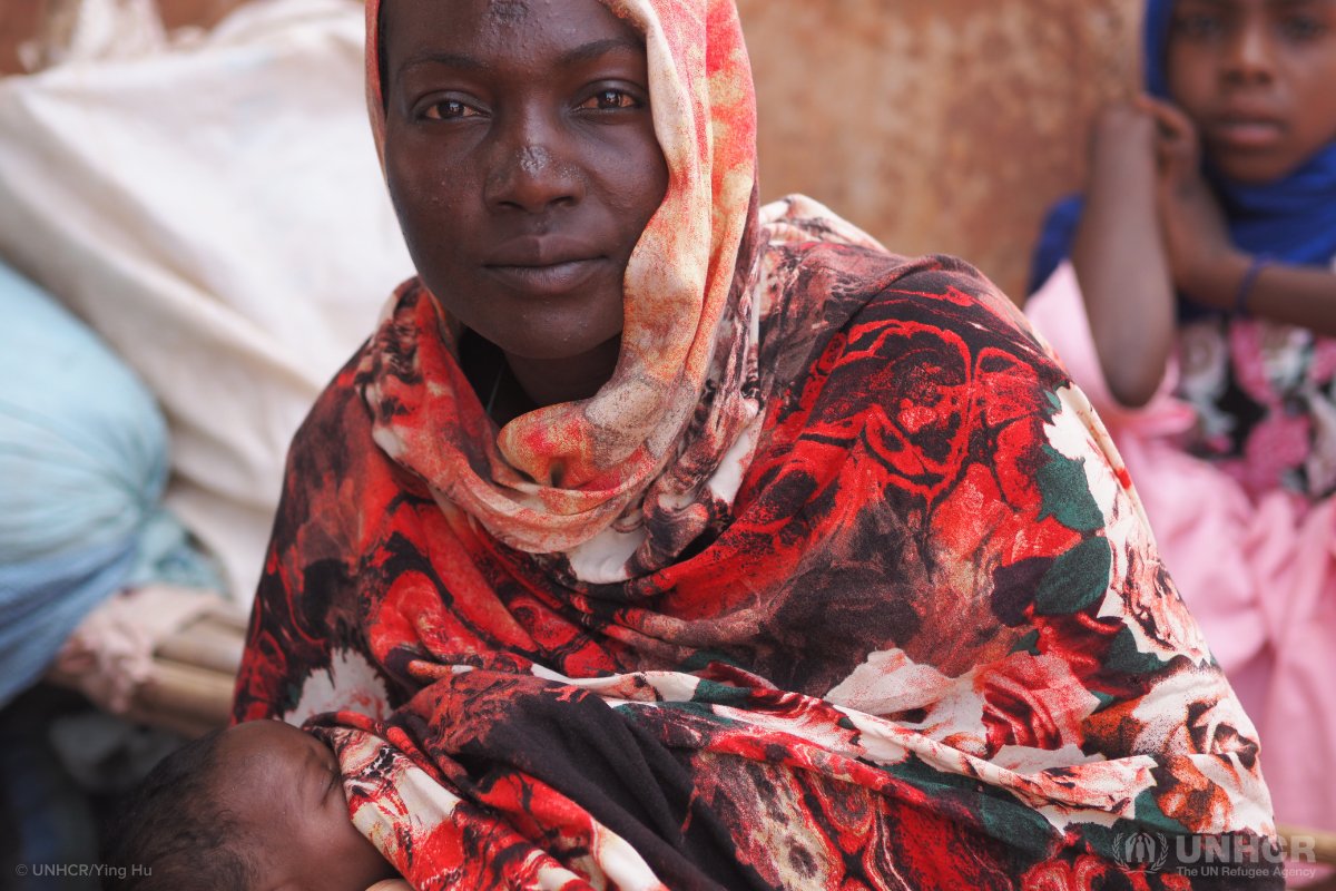Vluchtelingenmoeders laten zien hoe sterk moeders kunnen zijn 💙 Ondanks de uitdagingen houden ze vol en zorgen ze ervoor dat hun kinderen veilig zijn. Deze moeders hebben het onvoorstelbare overwonnen en bouwen een betere toekomst voor hun kleintjes. #Moederdag