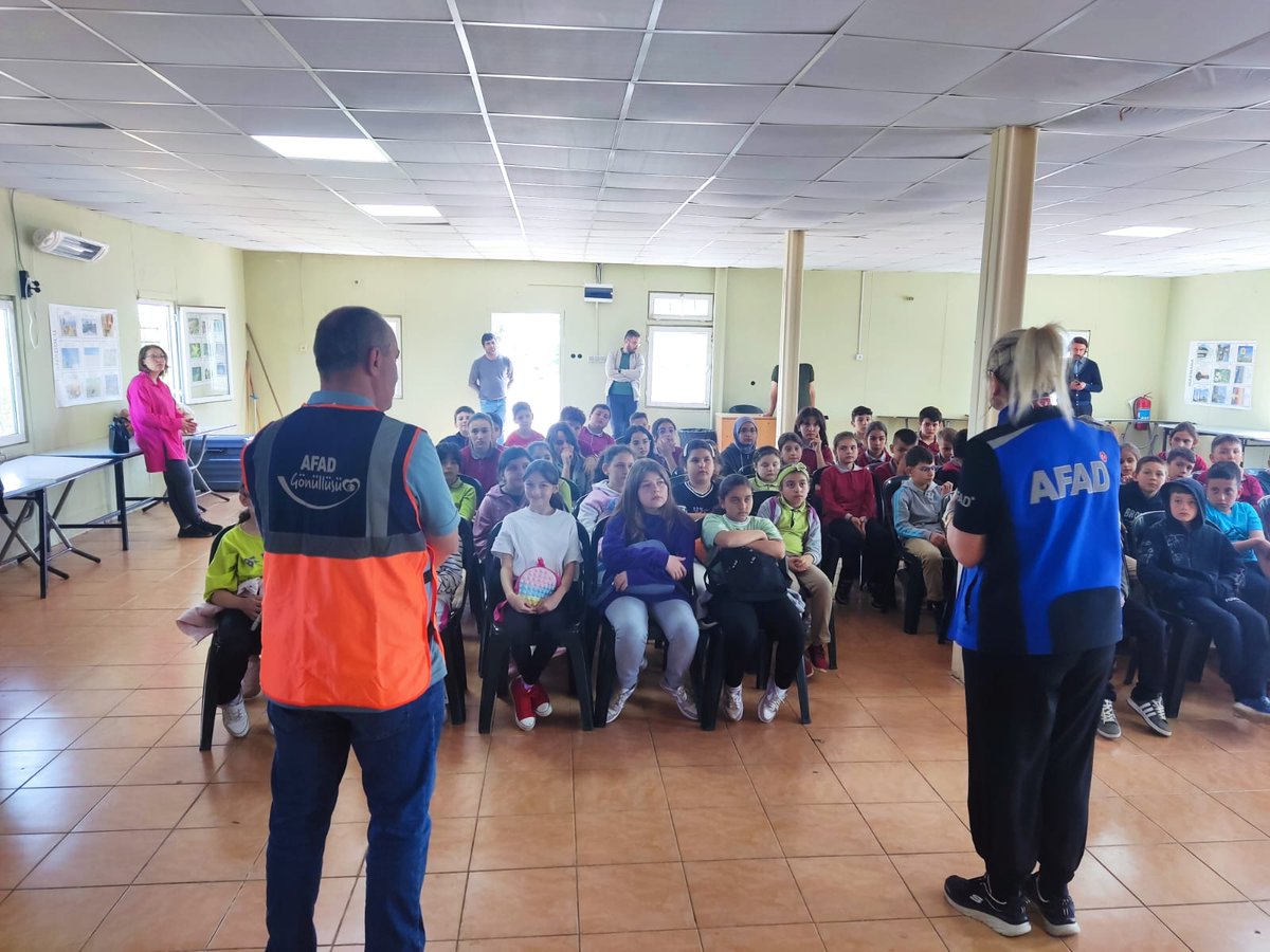 Ferizli, Bakırlı ve Konuklu İlkokul ve Ortaokullarına Afet Farkındalık Eğitimi Verildi

Sakarya AFAD olarak Ferizli, Bakırlı ve Konuklu ilkokul ve ortaokullarında toplam 200 kişiye afet farkındalık eğitimi verildi.