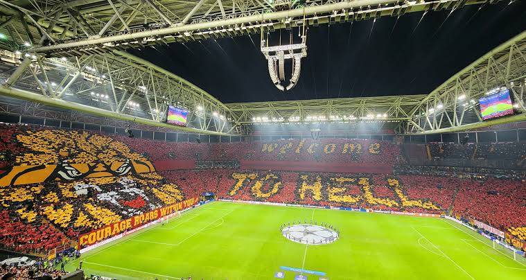 Galatasaray, gelecek sezon kombinelerinin tükendiğini duyurdu.