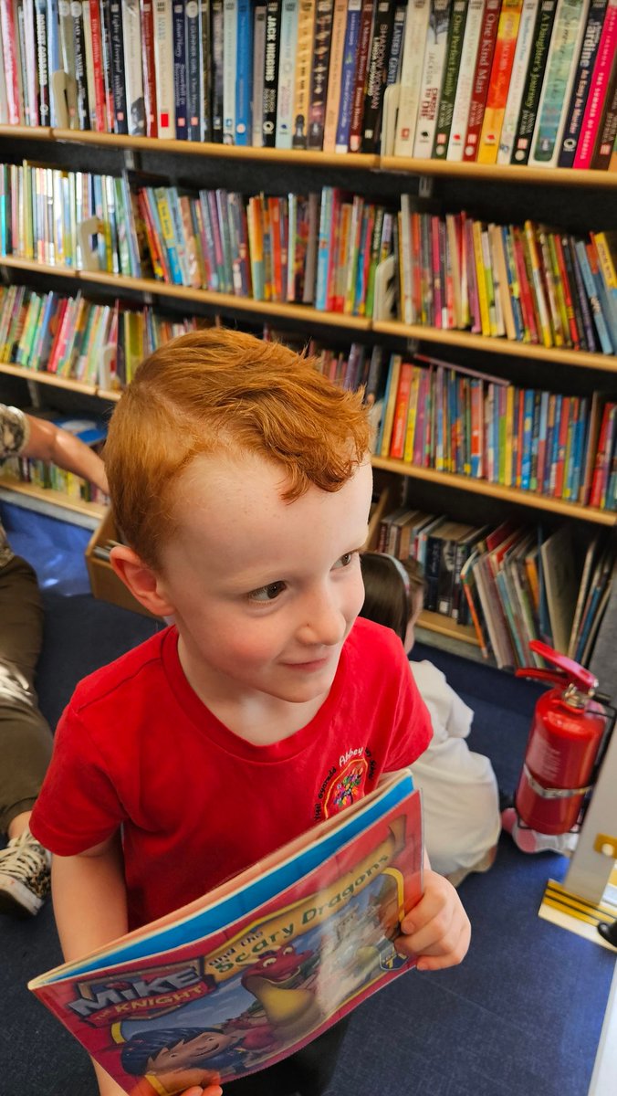 AbbeyPrim's tweet photo. We enjoyed choosing our books from the @NPTLibraries book bus today! ๐ #Article17 #LibraryFriday #ReceptionSP https://t.co/oVw7Xa98QG