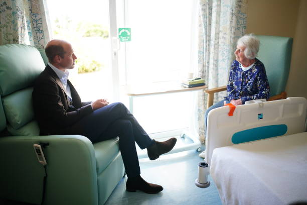 Prince William, Prince of Wales, the Duke of Cornwall, speaks to speaks to a patient,  as he visits St. Mary's Community Hospital 
#PrinceWilliam 
📸Ben Birchall-WPA Pool/Getty Images