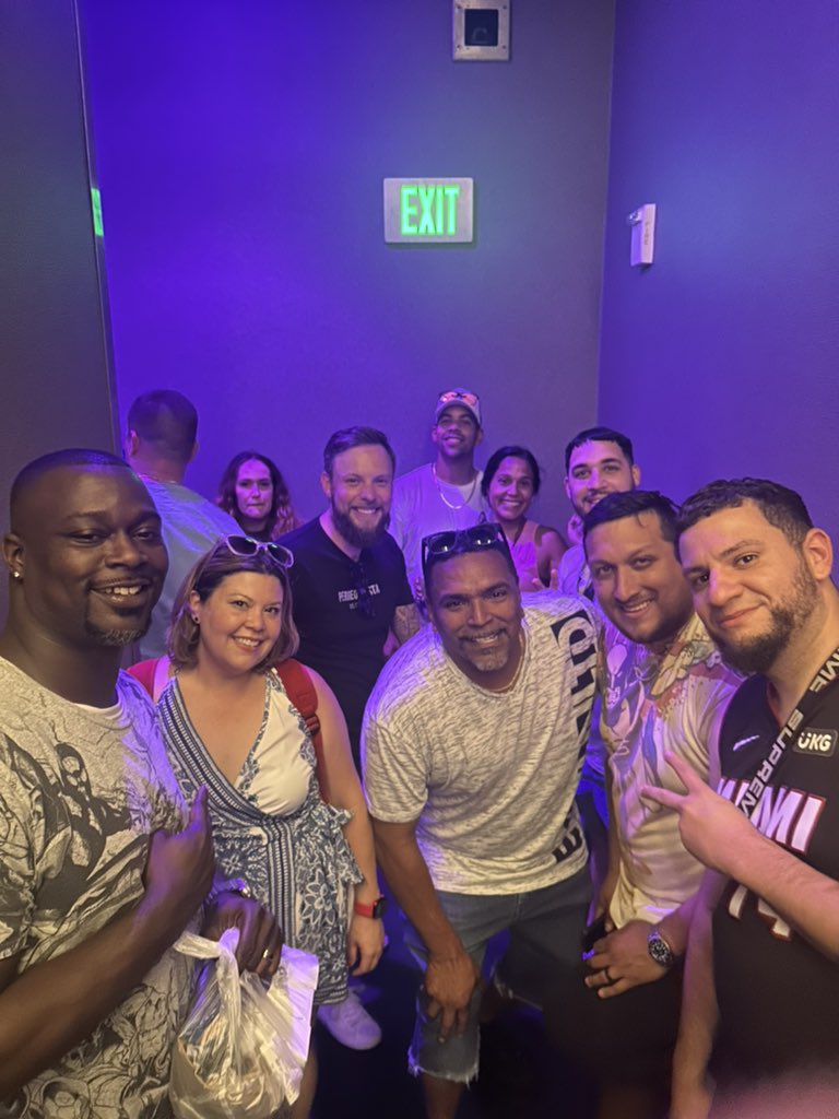 The NFL Stars are celebrating again!  Epcot for the win!  Q1 #1 in the SE Territory.   🏆 

Every single leader on this squad fights to win everyday.  ⭐️⭐️⭐️⭐️