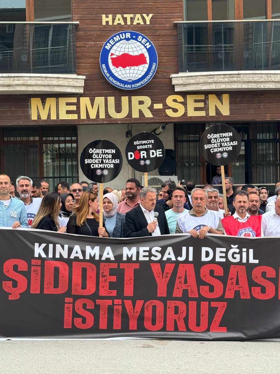 Kınama  ile geçiştirilemez.
Öğretmen sahipsiz değil.
Yasal güvence istiyoruz.
#TBMMÖğretmenleriDuy