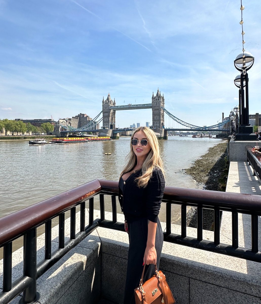 Hello from sunny London 🤩🇬🇧🥰 I brought the sun with me 🥰 Enjoy ☺️