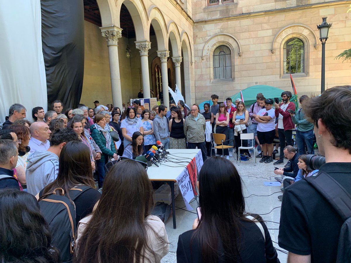 🇵🇸📣MANIFEST 10M ACAMPADA PER PALESTINA AMB MÉS DE 95 ENTITATS DE LA SOCIETAT CIVIL ORGANITZADA🇵🇸📣

🚨Tenim el suport de la societet civil. No aixecarem l’acampada fins a veure accions concretes de la UB.🚨(1/10)