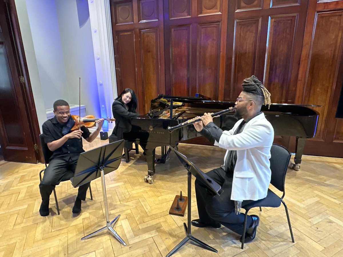 Some wonderful moments from our Sunday series 'From Antiquity to Modernity'. Our series opened with remarkable performances from Berginald Rash, Ronald Long Jr. & pianist HyeSoo Kang with the beautiful work of photographer Ishmael Claxton! For more see: nch.ie/all-events-lis…