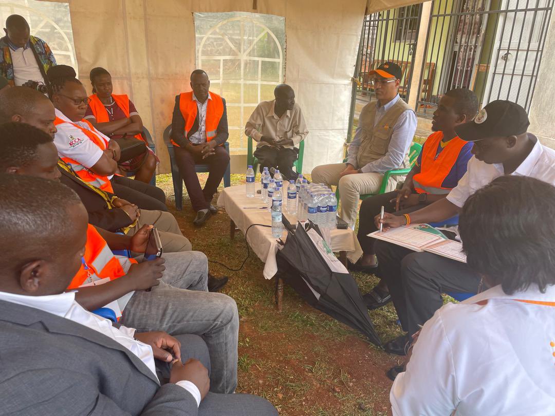 The chairman of Namuwongo, Frederick, shares his experience with the @UNFPAUganda & @NPC_Uganda teams as he participates in the census today. He highlights the importance of the census for Ugandans & their families, emphasizing how it aids in the fair allocation of resources.