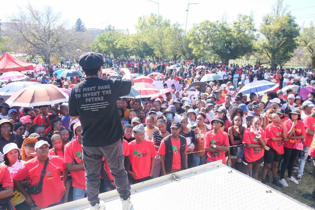 [NOW] Dr @MbuyiseniNdlozi giving the key note address at VUT residence parking. We are talking to young people directly reminding them to vote on the 29th of May 2024 #VoteEFF #2024IsOur1994