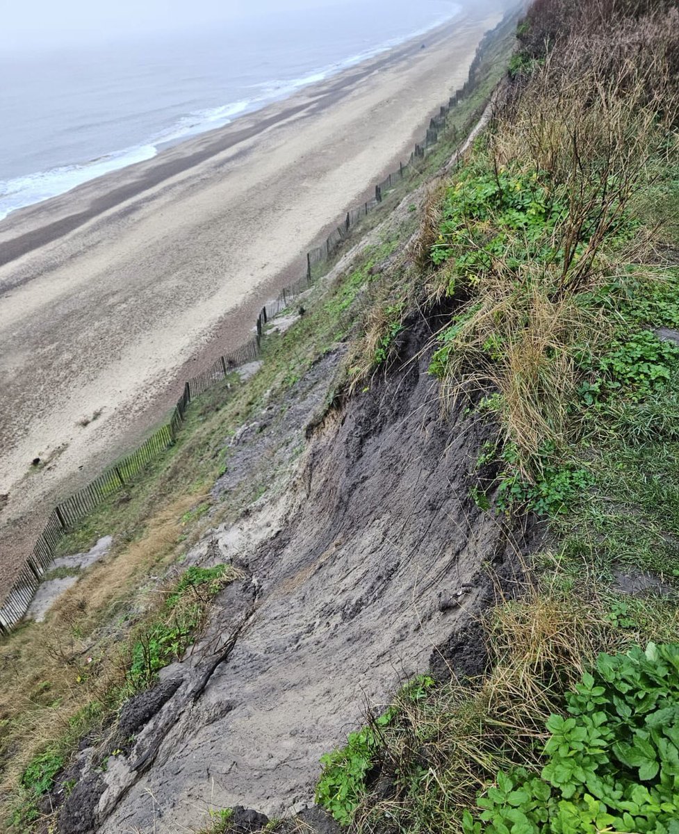 'For every degree Celsius that Earth’s atmospheric temperature rises, the amount of water vapor in the atmosphere can increase by about 7%, according to the laws of thermodynamics.' (NASA). science.nasa.gov/earth/climate-… Photo: Cliffs at #Dunwich collapsed by heavy rain, February 2024