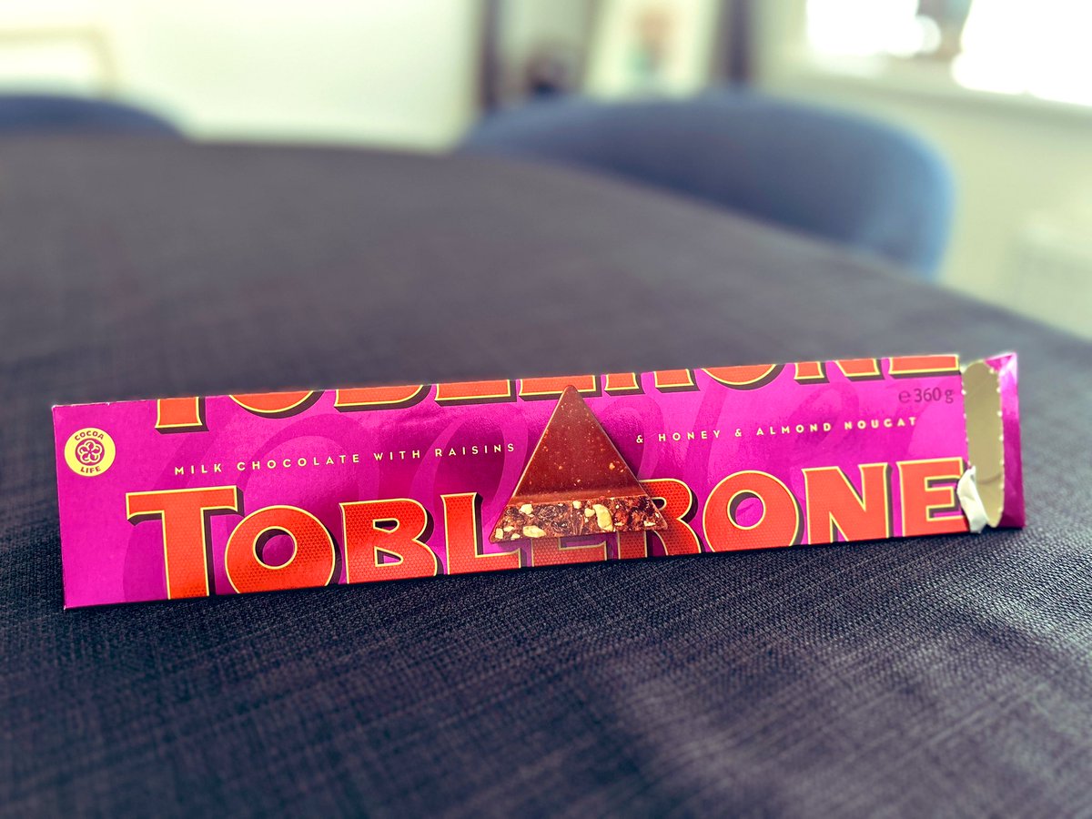 After 3 trips away with work 🇵🇱 🇩🇪 & 🇨🇿 in the space of a few weeks @Graham__Coull eventually brought me a present back. First time trying this version @Toblerone - 😋