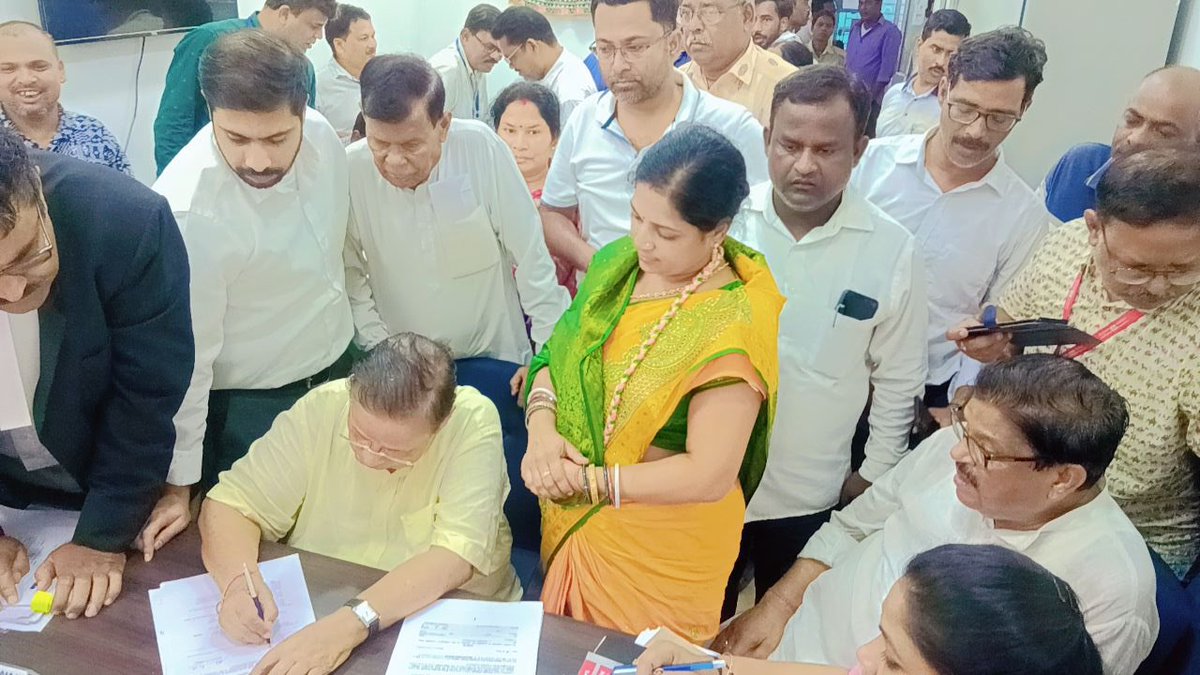 Let's build a developed Bhandaripokhari, where our children can dream of flying. My inspiration is the hard work of the countless Congress workers of Bhandaripokhari. Today, I filed my nomination as the @INCOdisha MLA candidate for Bhandaripokhari. Let's vote for change;…