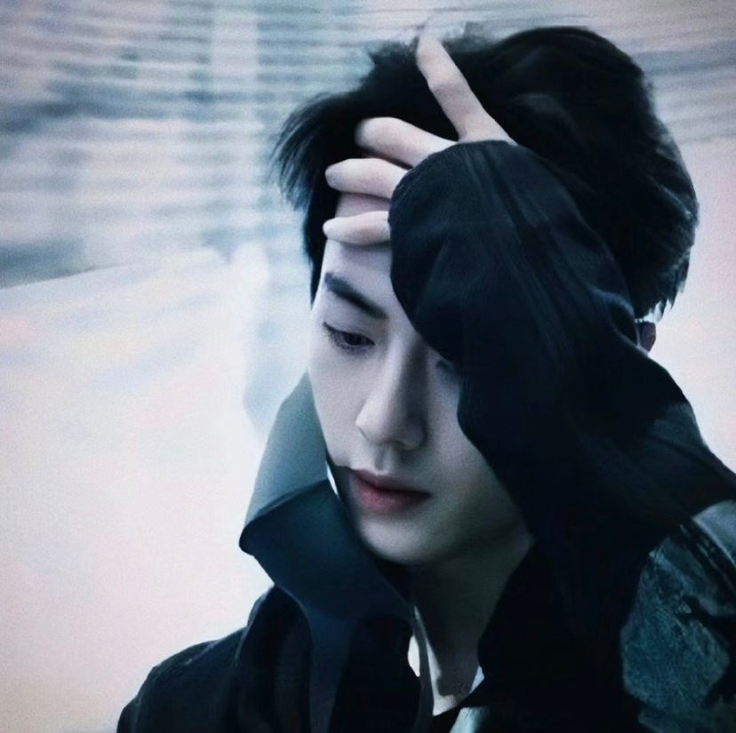 xzTheatreActor's tweet photo. This Xiao zhan🤤 oh we need a modern drama with heartthrob xz so bad https://t.co/sPgIPWtsWa