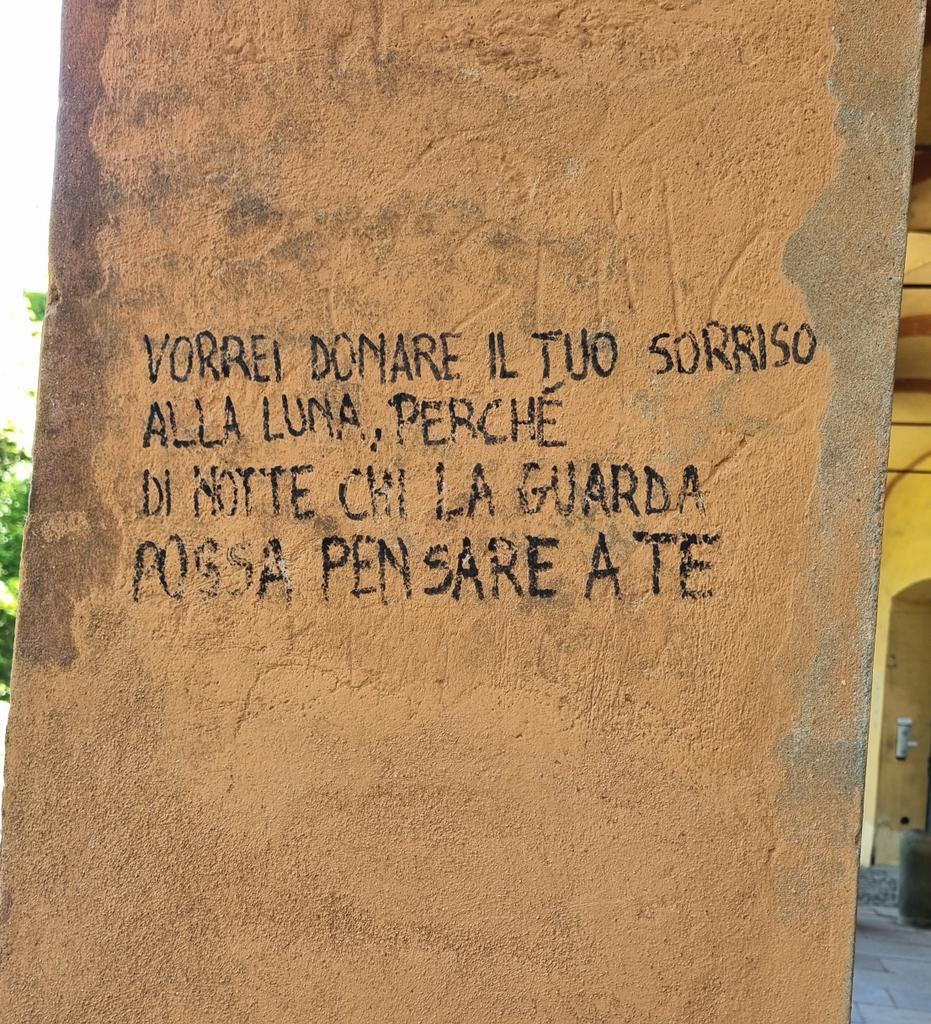Quando anche le scritte sui portici bolognesi ti ricordano i #beabaldi, capisci che sei messo male... Chi si ricorda di questa frase?