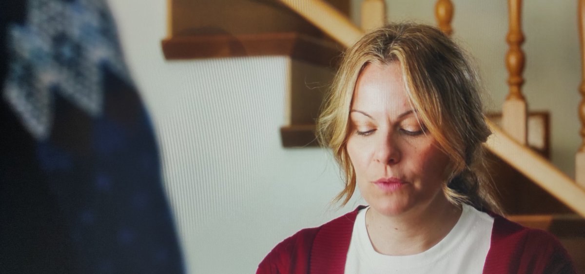 Proyectando La impostora de Ynagxi Chen (España) @LINEUPShorts <a href="/FInquietarte/">FundaciónInquietarte</a> <a href="/unedpontevedra/">UNED Pontevedra</a> <a href="/YolandaCruzL/">Yolanda Cruz López</a>