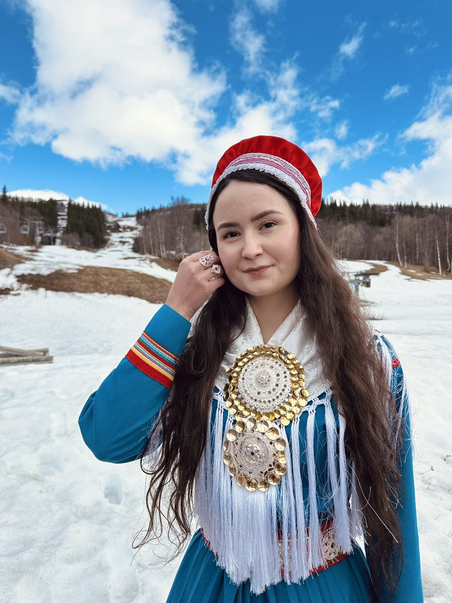 Blev precis omvald till Sáminuorras förbundsordförande! ❤️
Nu inleder jag mitt fjärde år som ledare för samiska ungdomar på svensk sida av Sápmi.